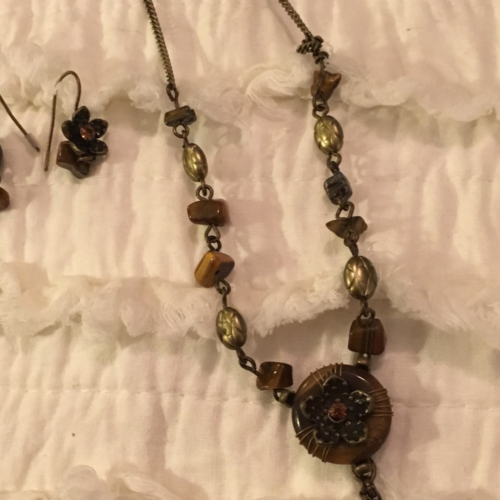 $9 SALE❤️ NEW Tiger’s Eye Medallion Necklace Set